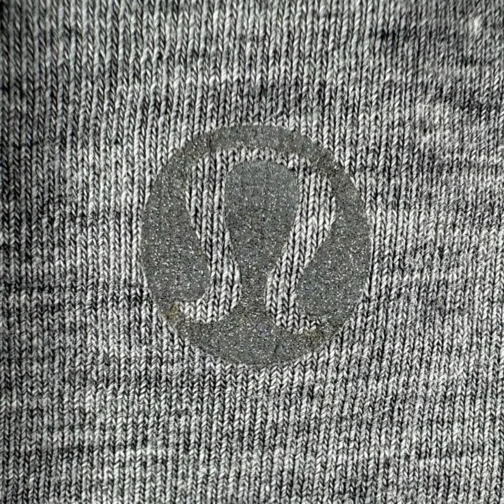 Lululemon Men's 5 Year Basic Long Sleeve‎ Shirt Grey Heather Crew Neck Size S